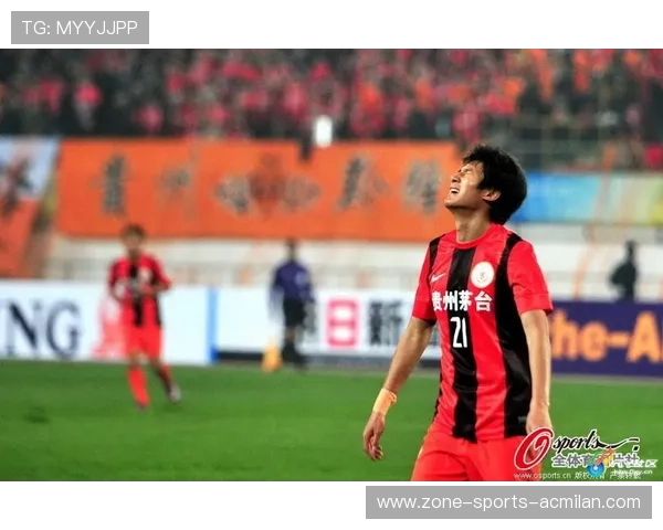 大连英博林良铭突破禁区劲射破门，足球赛场再掀高潮！